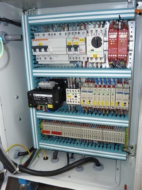 Armoire électrique avec contour bleu