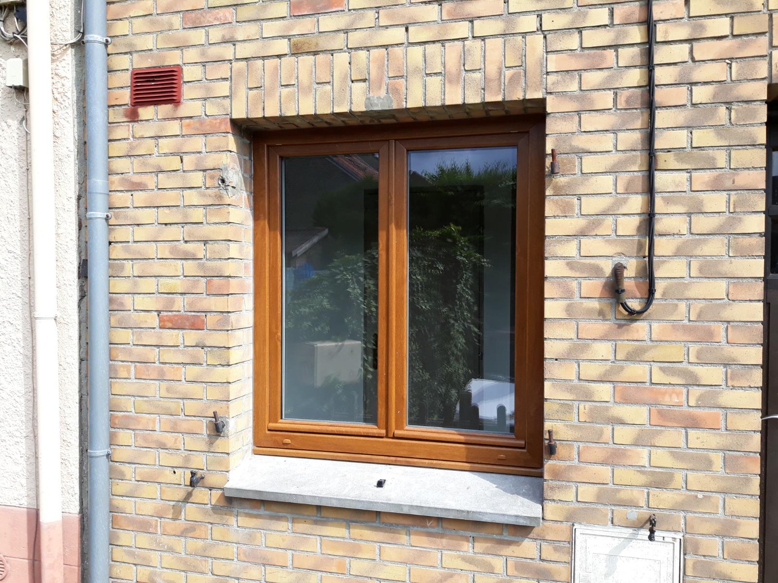 Fenêtre PVC chêne doré