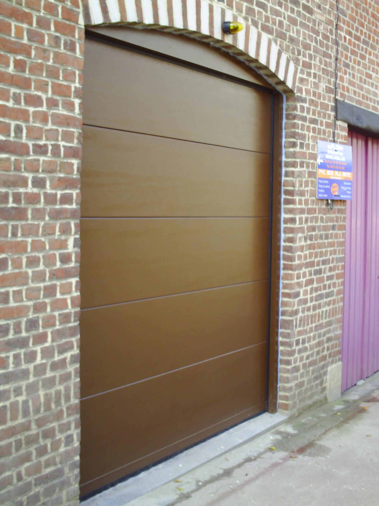 Porte sectionnelle imitation bois