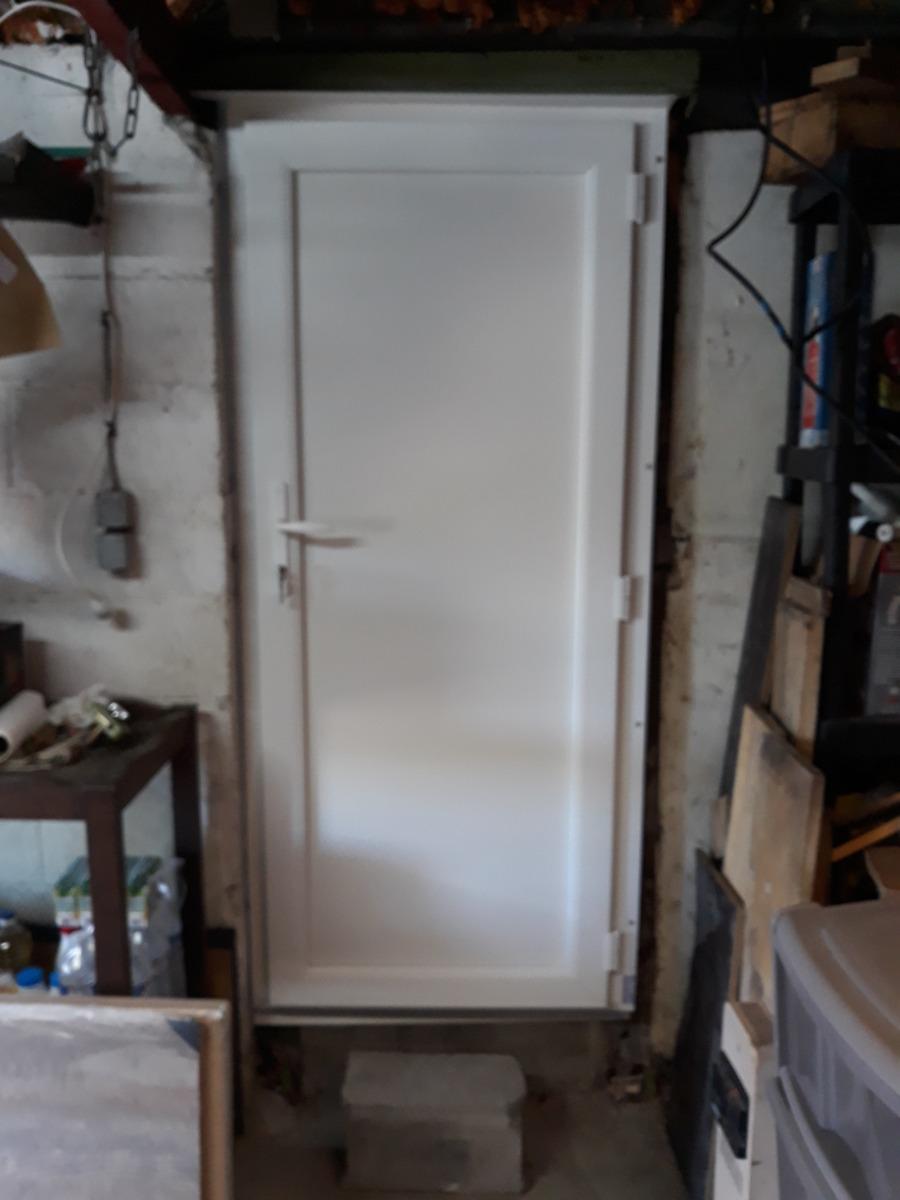 Porte de service PVC vu de l'intérieur