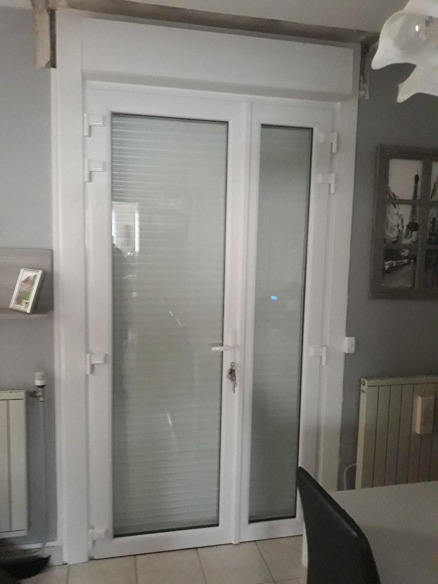 Porte de service 1/3.2/3 vu de l'intérieur