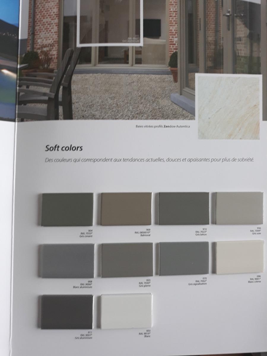 Page de brochure avec nuancier de laquage PVC