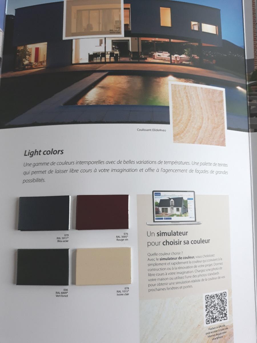 Page de brochure qui présente les couleurs de laquage PVC