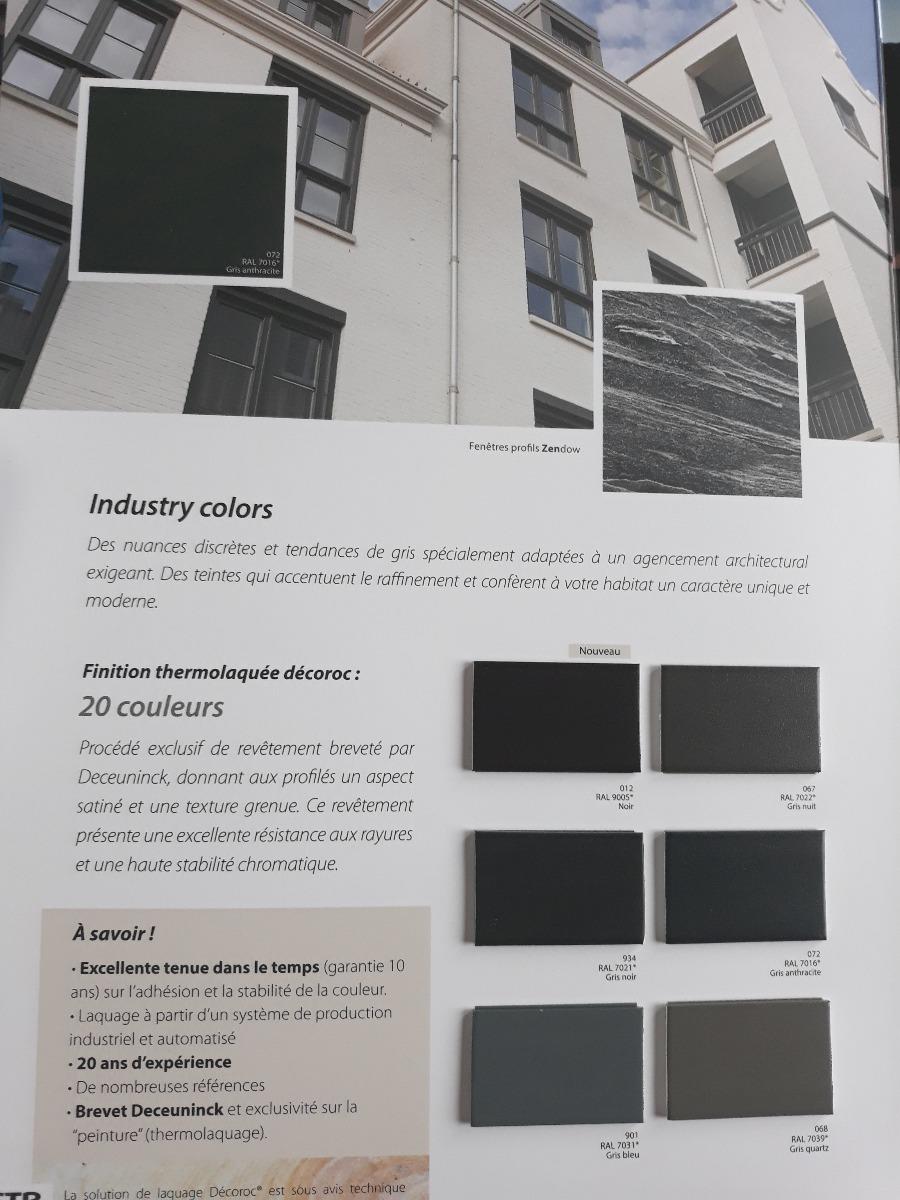 Page publicitaire présentant les couleurs et finitions de la gamme de produits Deceuninck