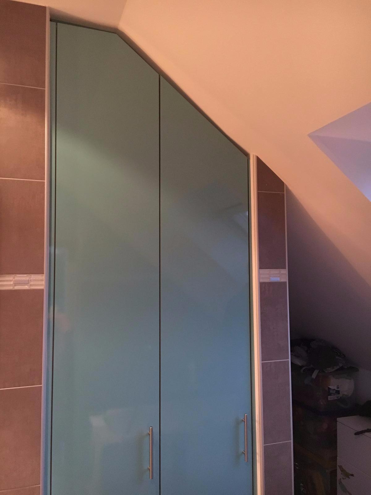 Placard sous mansarde portes battantes