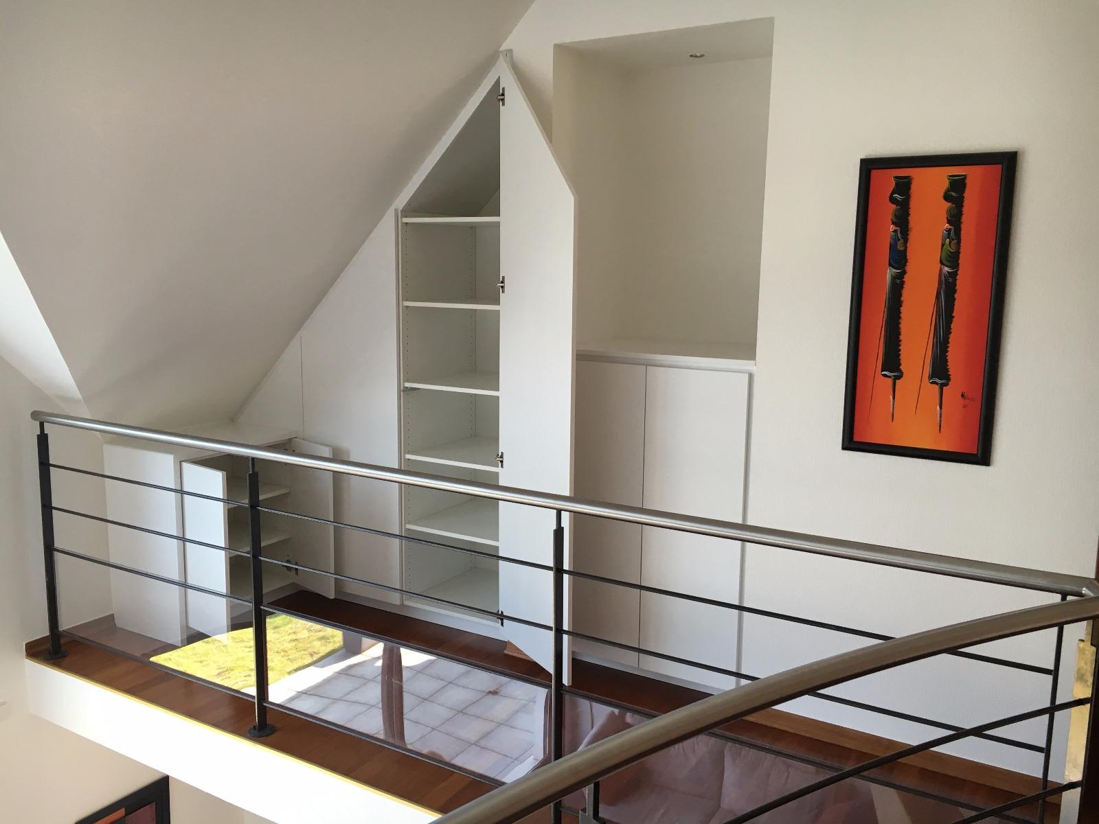 placard sous mansarde laqué blanc