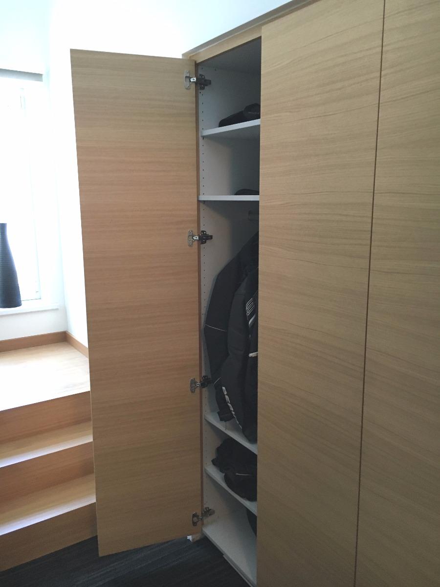 Placard replaqué chêne vernis mat