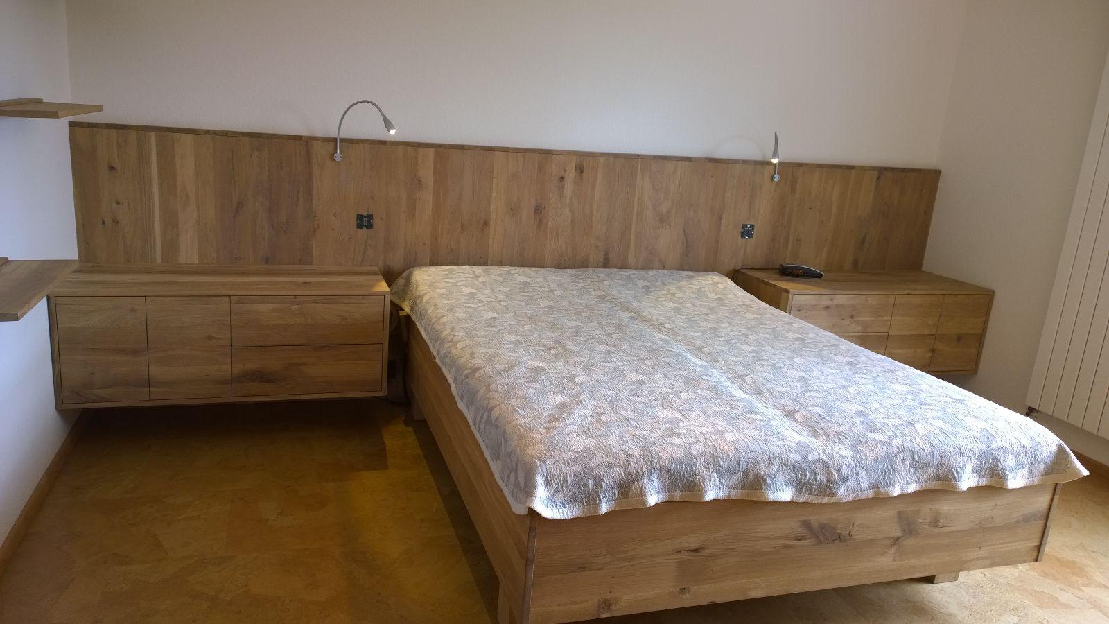 Table de chevet - rangement