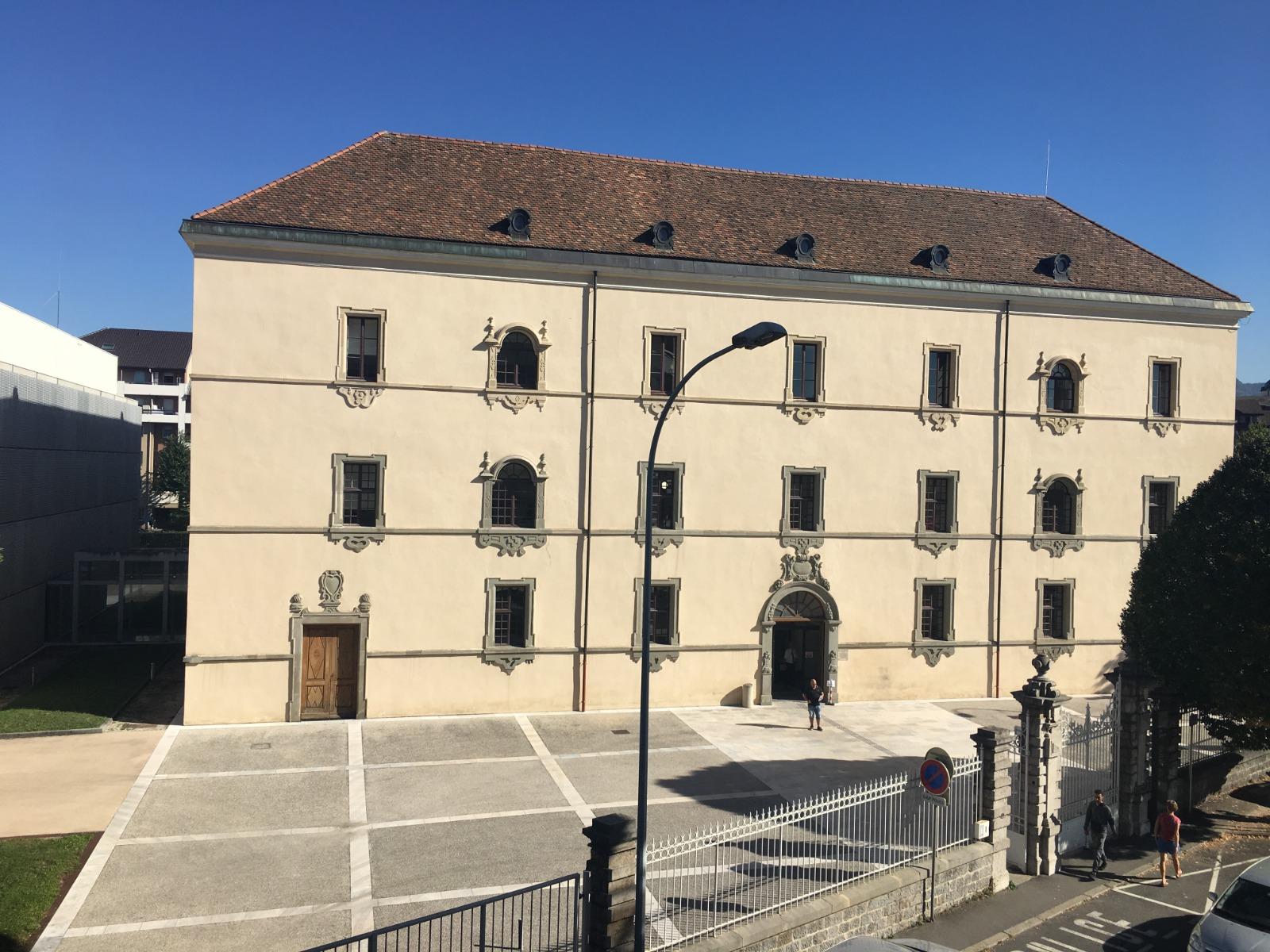 Le cabinet est situé en face du Palais de Justice de THONON LES BAINS