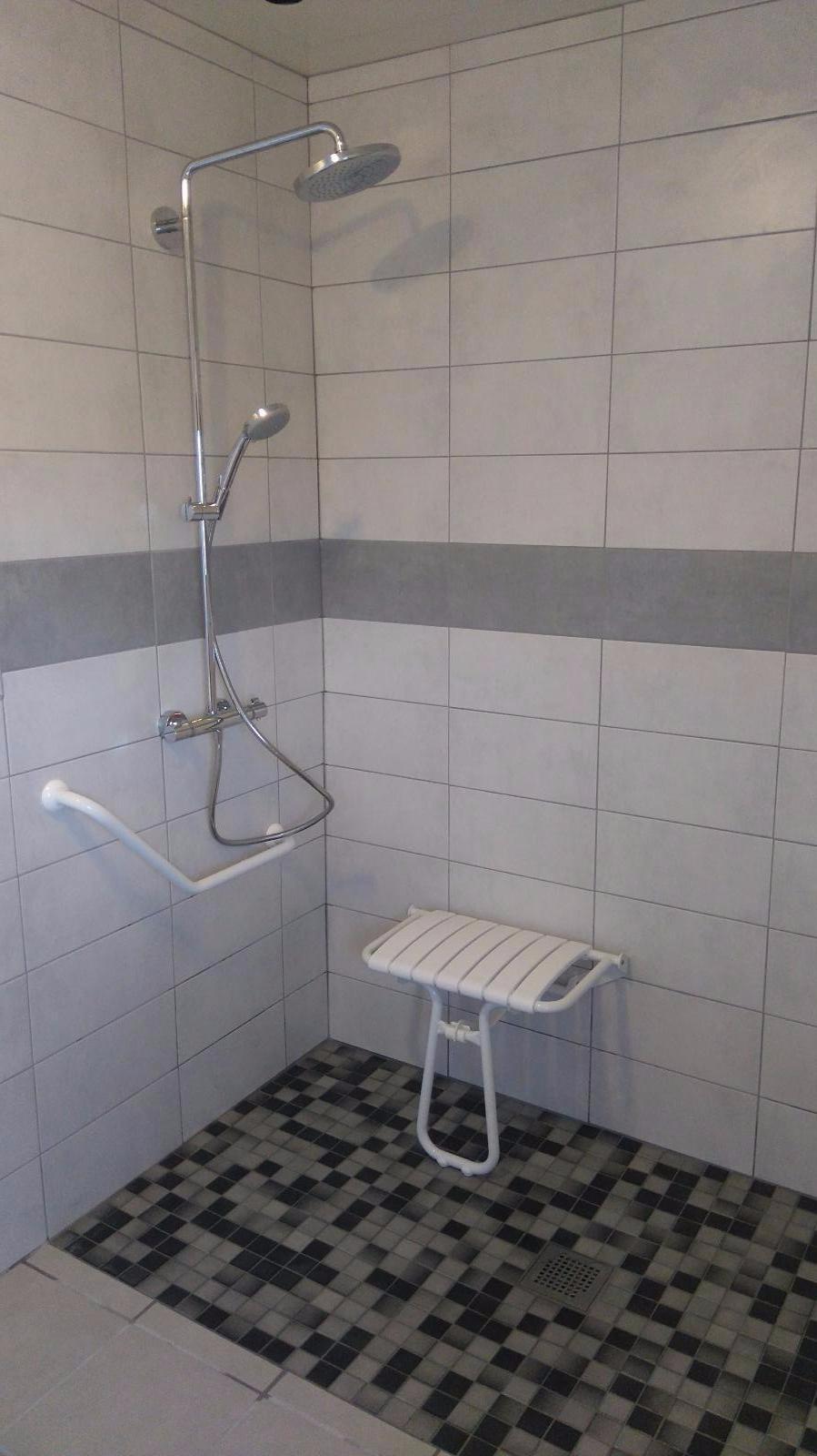 Réalisation de salle d'eau PMR