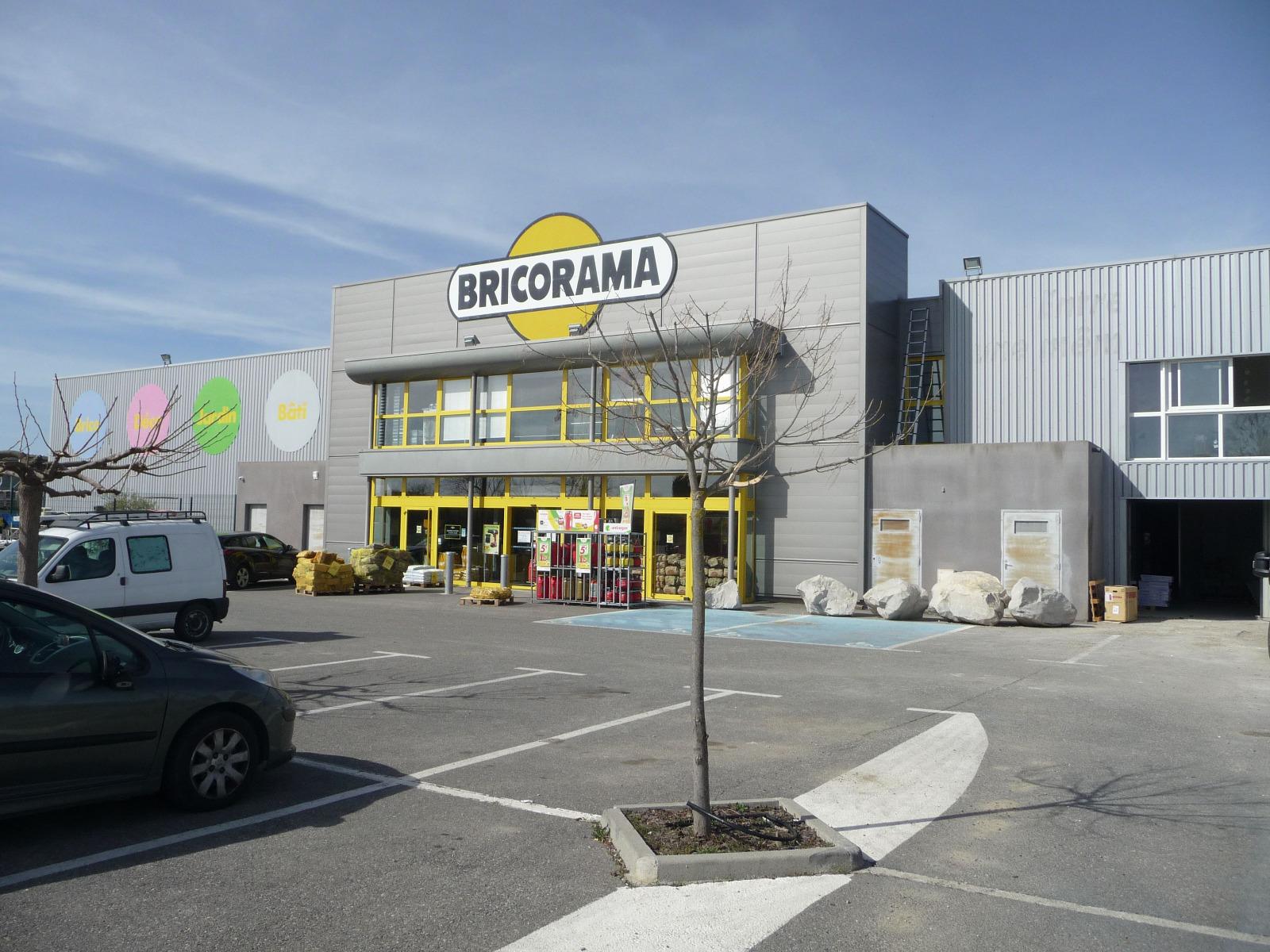 Magasin de bricolage à la Brillanne (04)