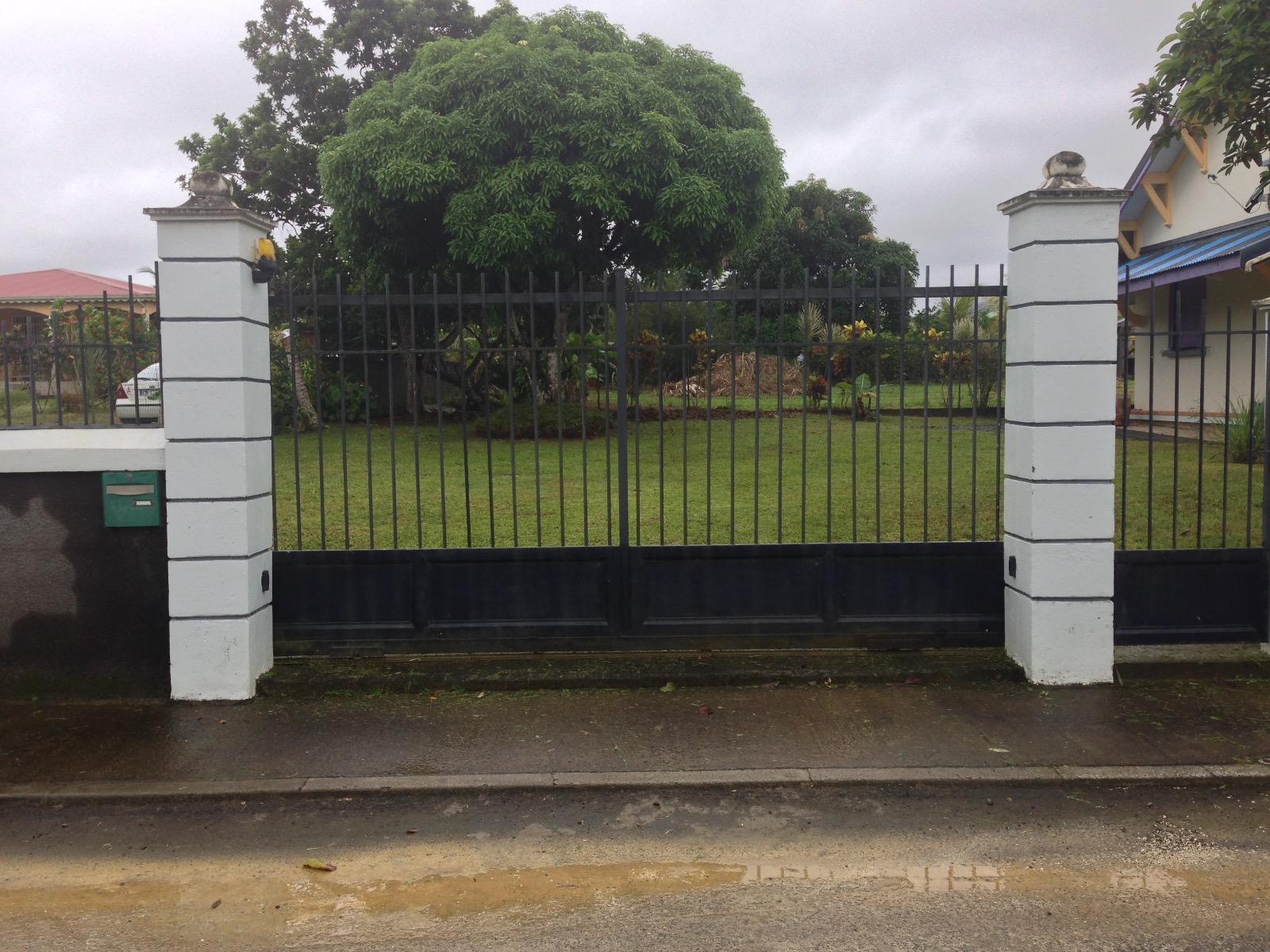 Clôture béton et ferronneries