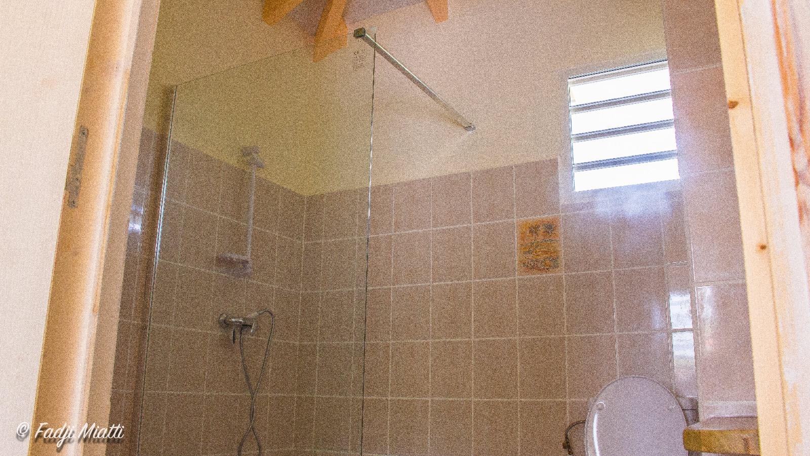 Plomberie/Sanitaires, carrelage mural et agencements, pose de fenêtre