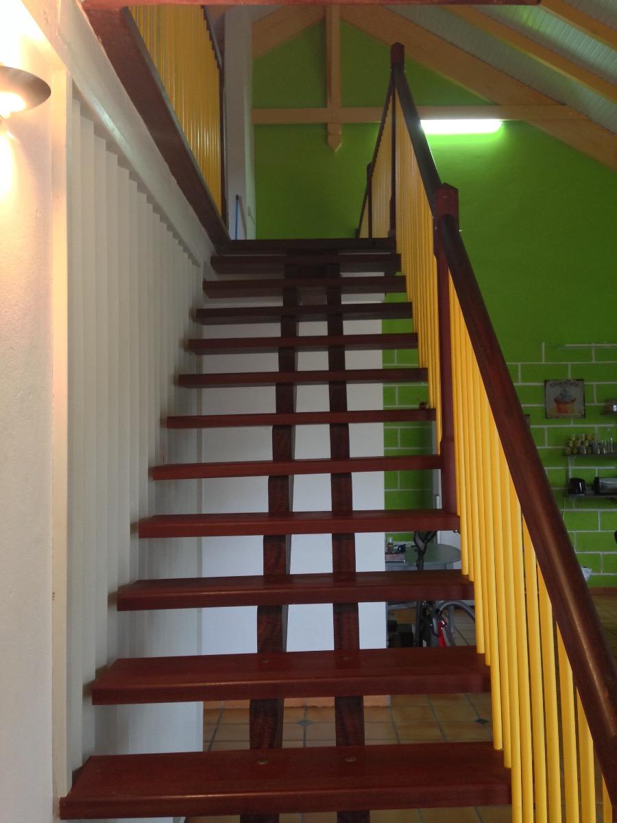 Escalier Design Bois rouge