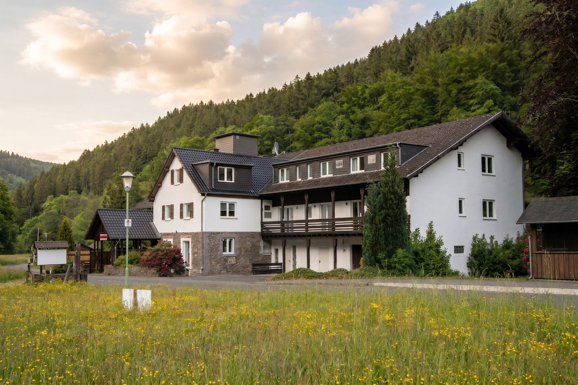 Außenansicht der idyllischen Ferienwohnung am Rursee in der Eifel