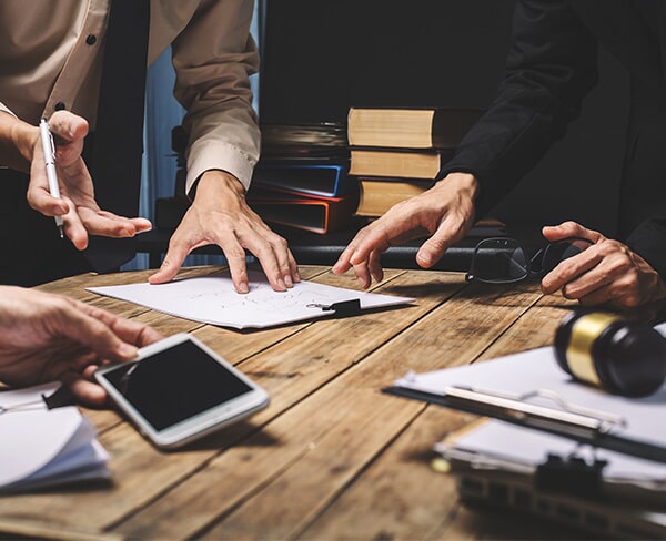 צוות מומחים משפטי