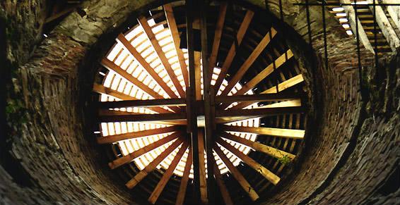 ... au plus compliqué (charpente - tour de chateau) ...