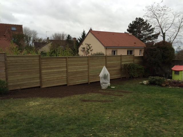 Tonte de pelouse près de Bois-d'Arcy dans les Yvelines (78)