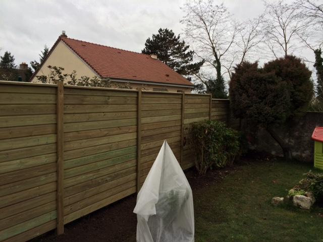 Pose de clôture en bois par VSF Parcs et Jardin près d'Elancourt (78)