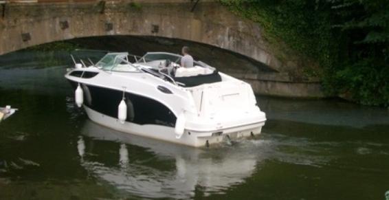 Vente de bateaux de plaisance, accastillage et accessoires nautiques