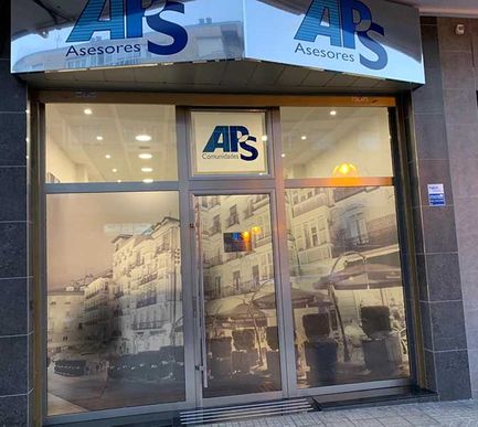 APS Asesores fachada con letrero