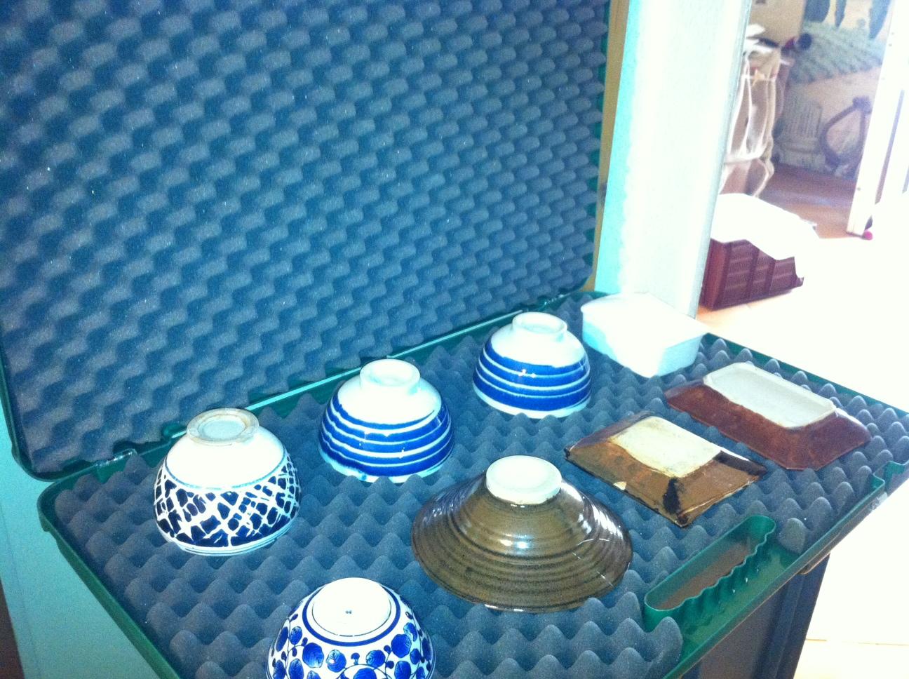 Emballage et déballage de la vaisselle et des objets fragiles