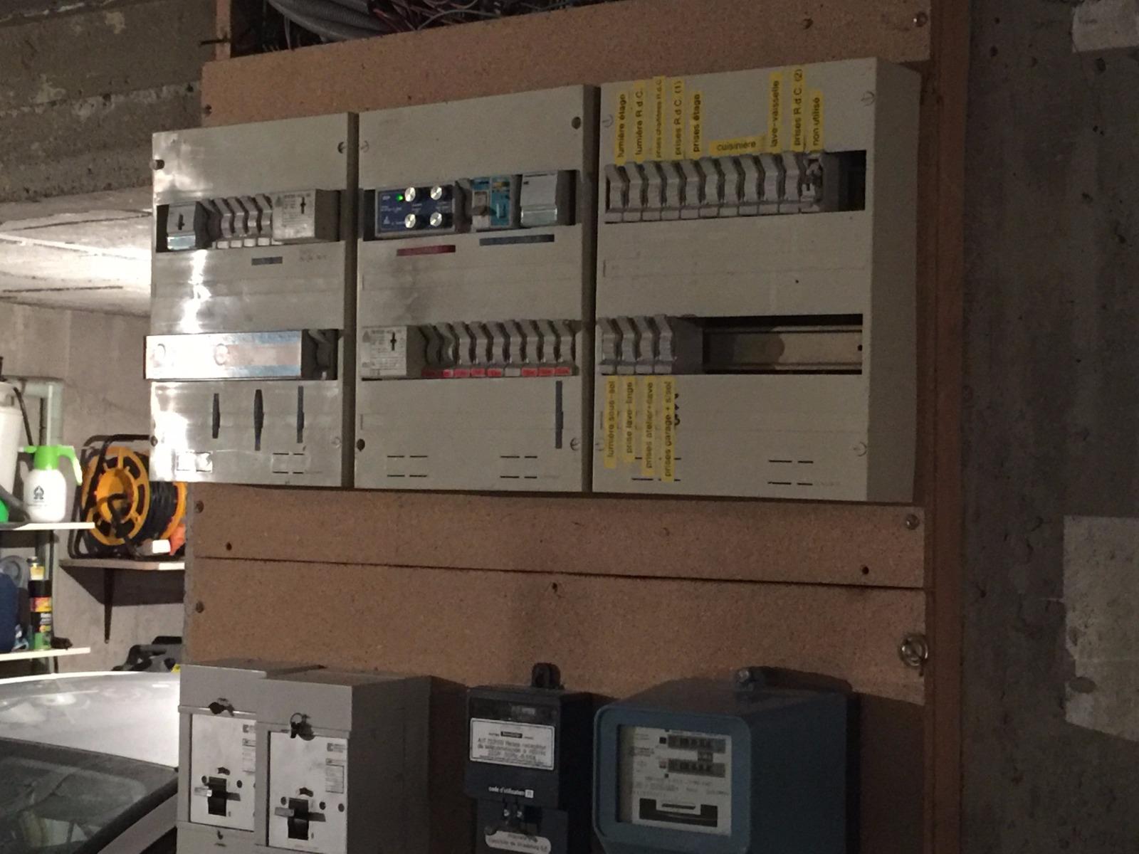 Tableau électrique avant