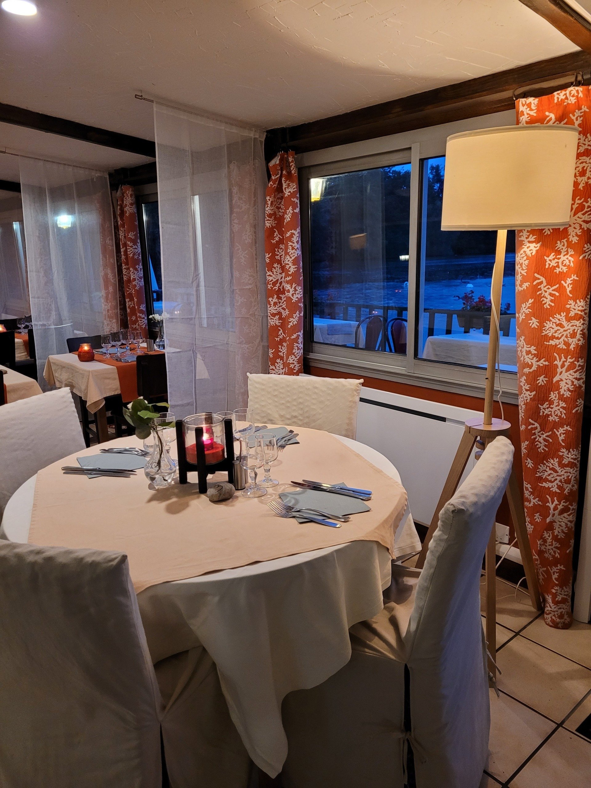 L'Etang Fleuri, restaurant situé à Vert le Petit