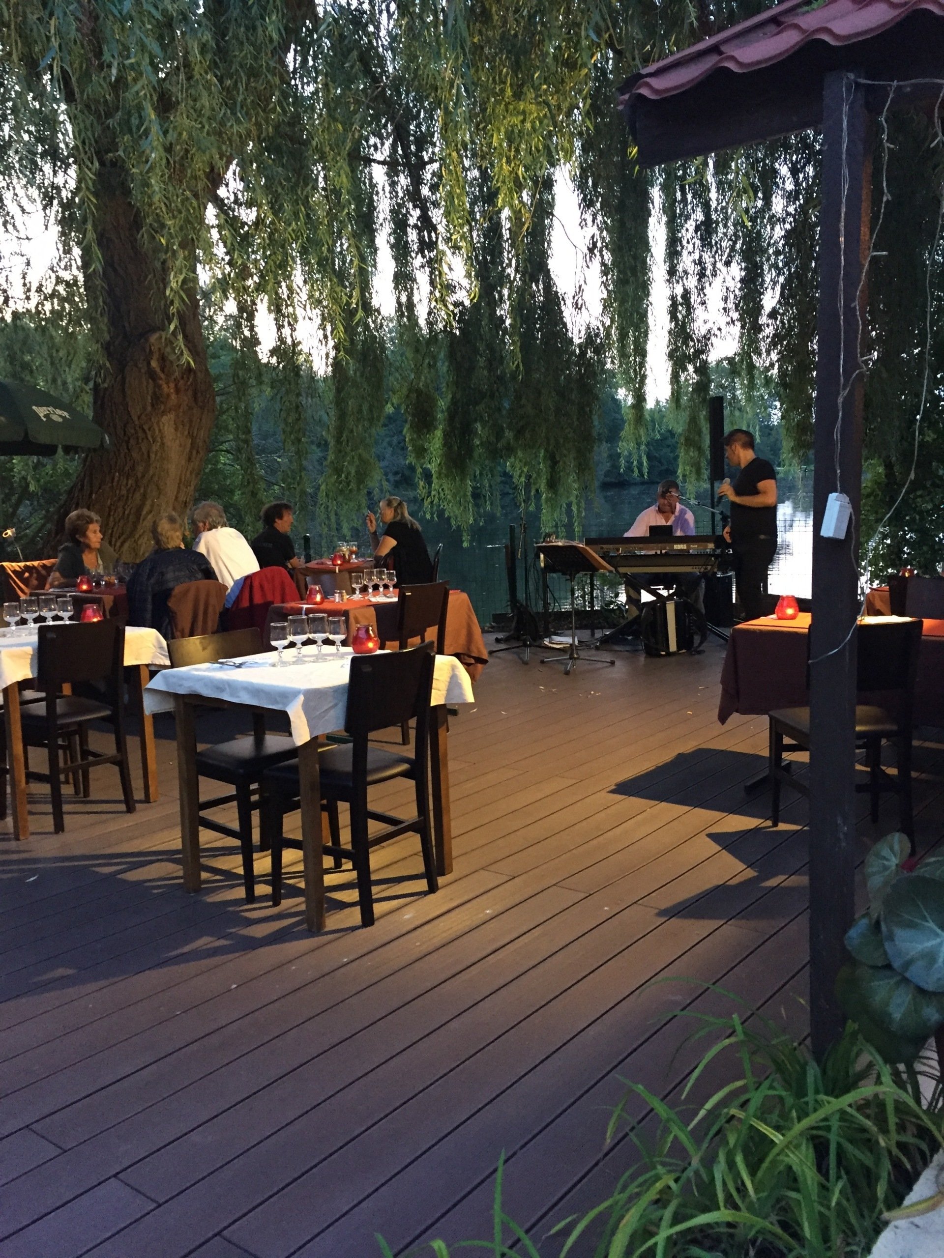 L'Etang Fleuri, restaurant à VertlePetit