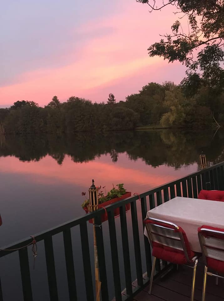 L'Etang Fleuri, restaurant situé à Vert le Petit