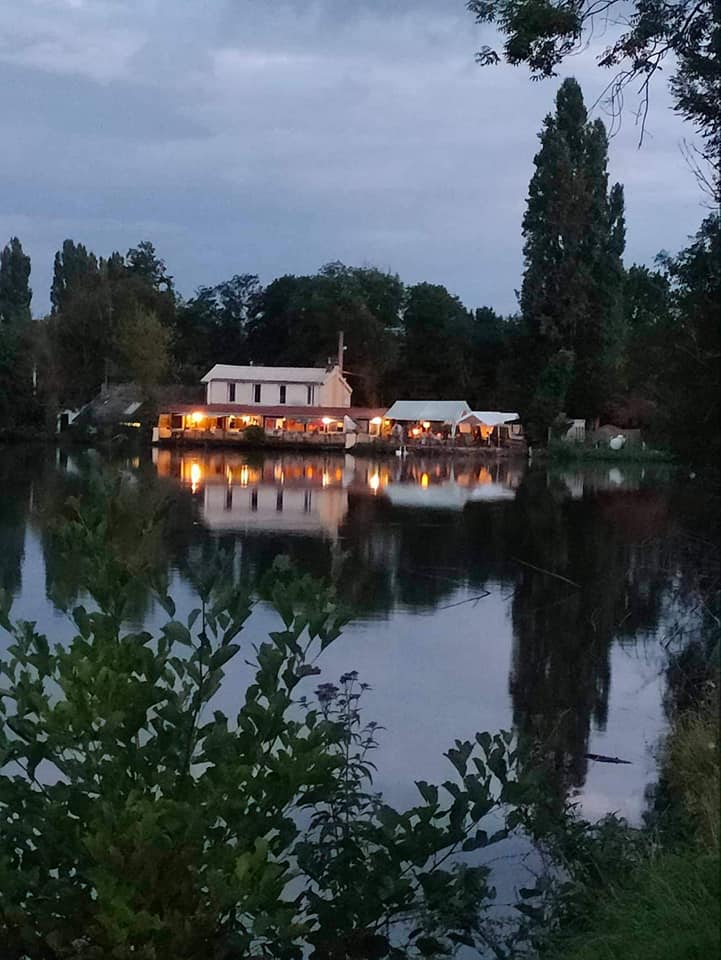 L'Etang Fleuri, restaurant situé à Vert le Petit