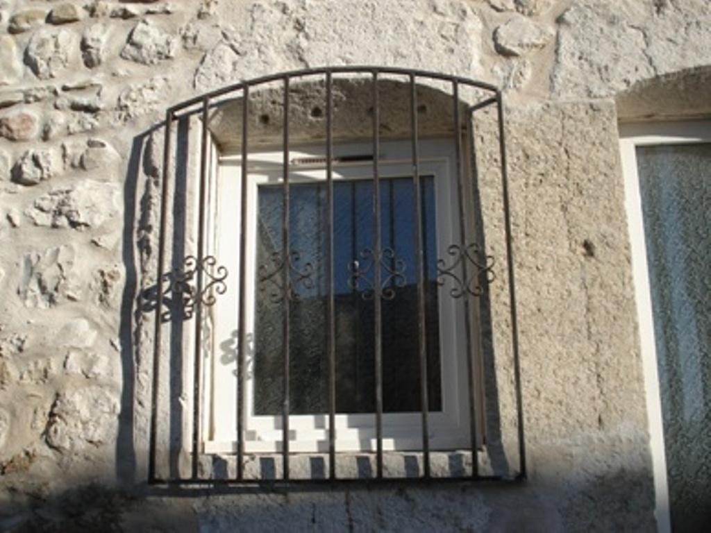 D. SCOLA - Grille de défense.JPG