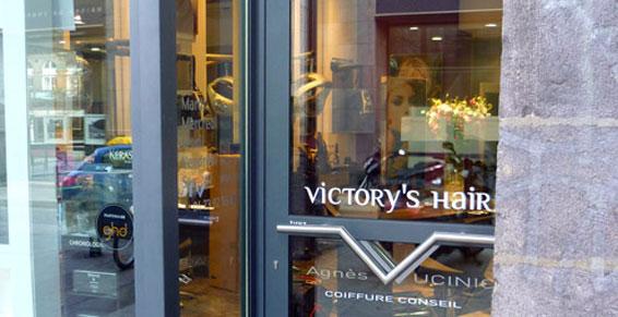 Devanture du salon de coiffure