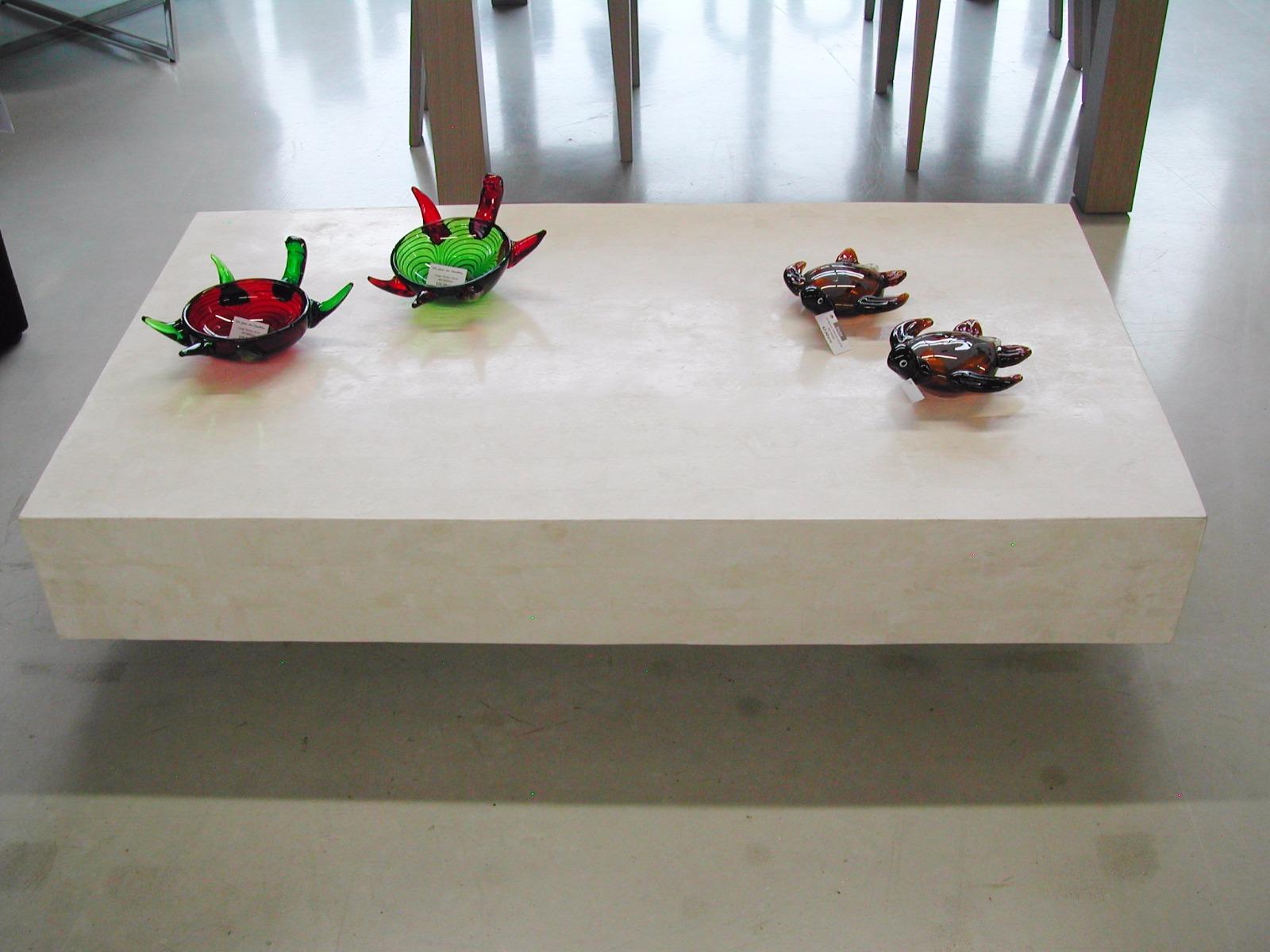 Table basse en marqueterie de marbre