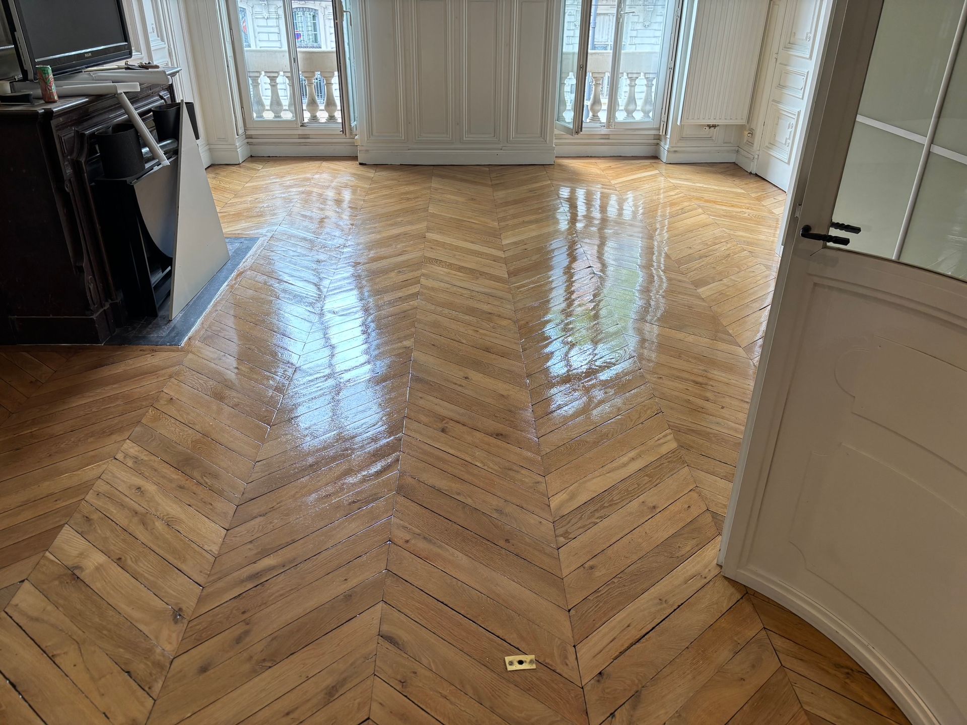 Restauration de parquet après dégât des eaux à Lyon — free download