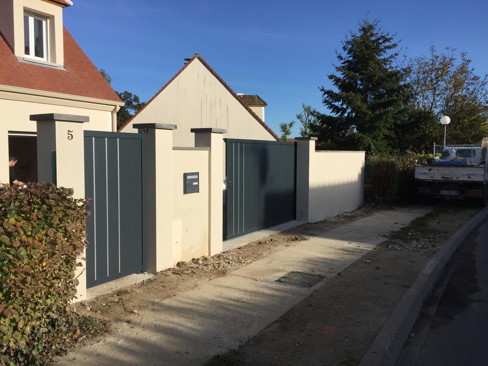Construction de la clôture d'un pavillon