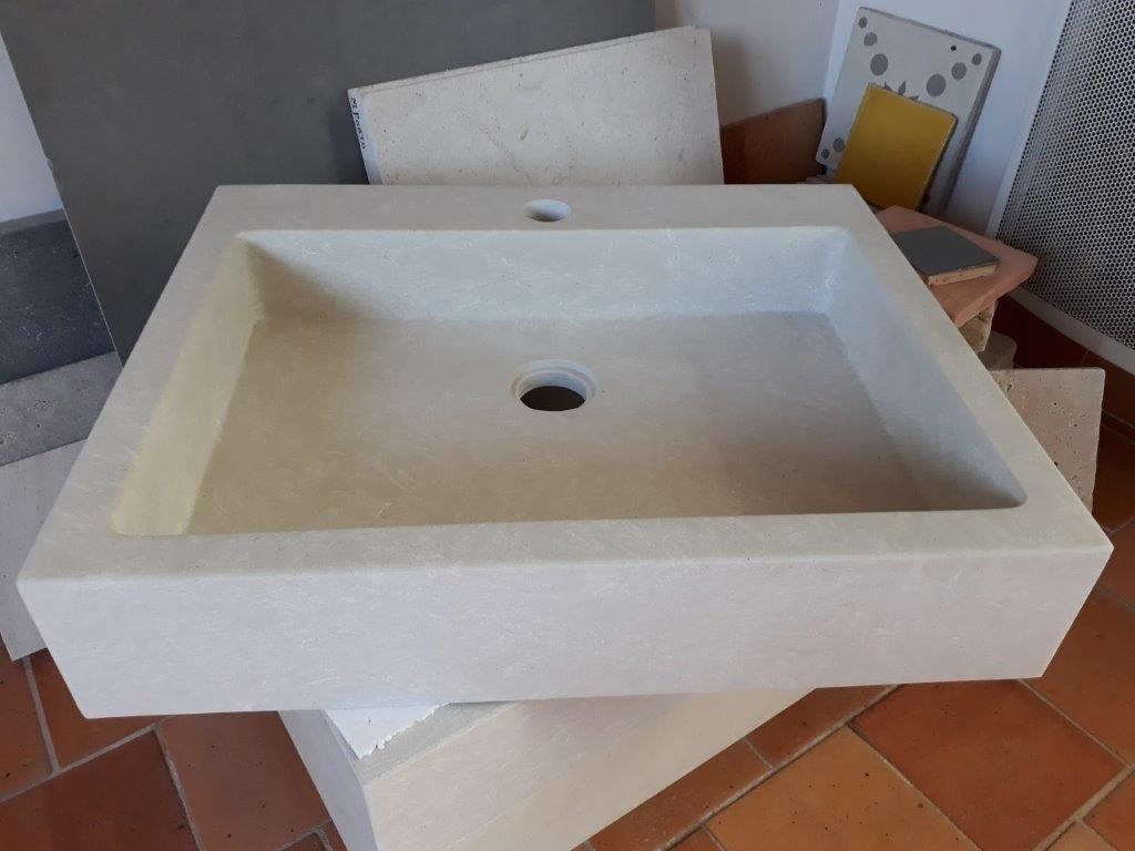 Lavabo en pierre blanche
