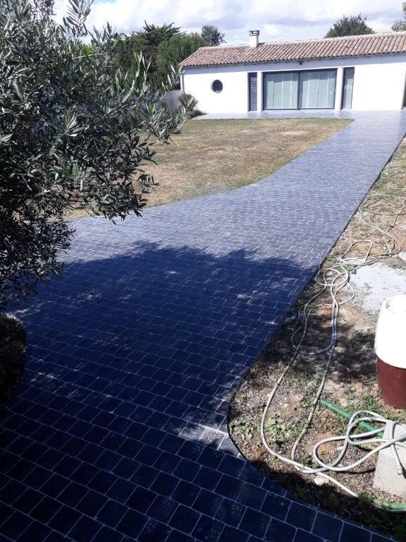 Pavage ardoise bleue pour extérieur d'allée de maison