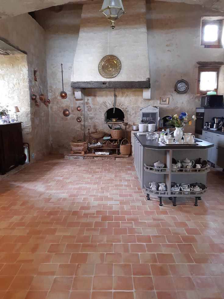 Petit carreaux de terre cuite dans une cuisine