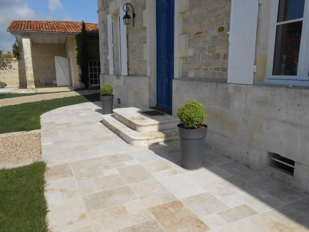 Travertin opus 10 pour un perron et une terrasse de maison