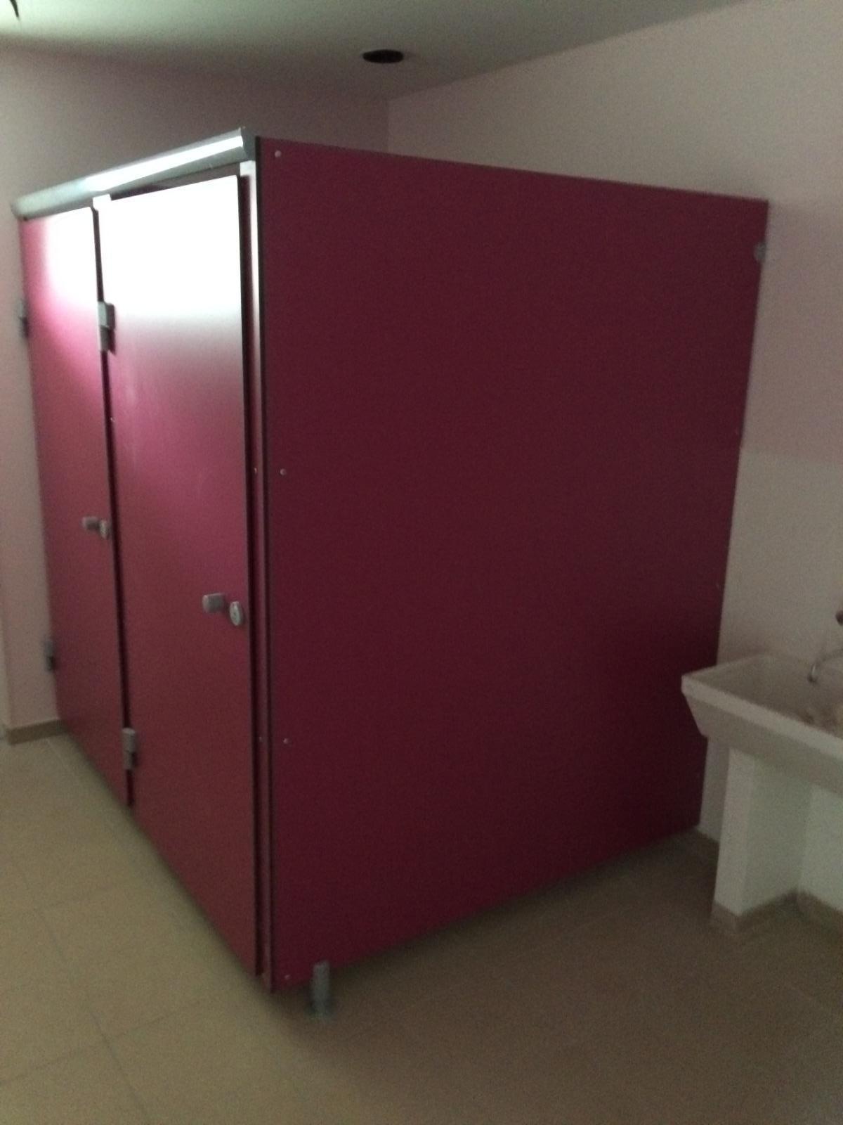 cabines toilettes école