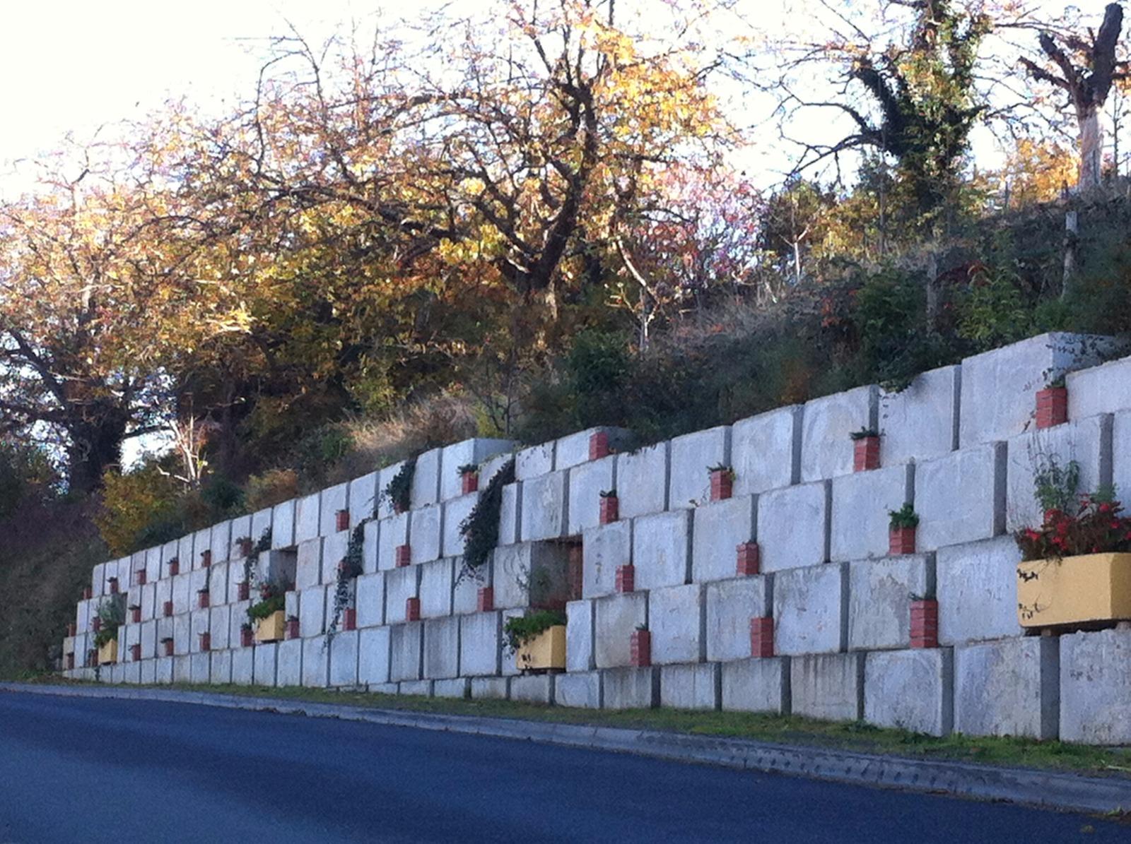 Mur soutènement en blocs bétonnés