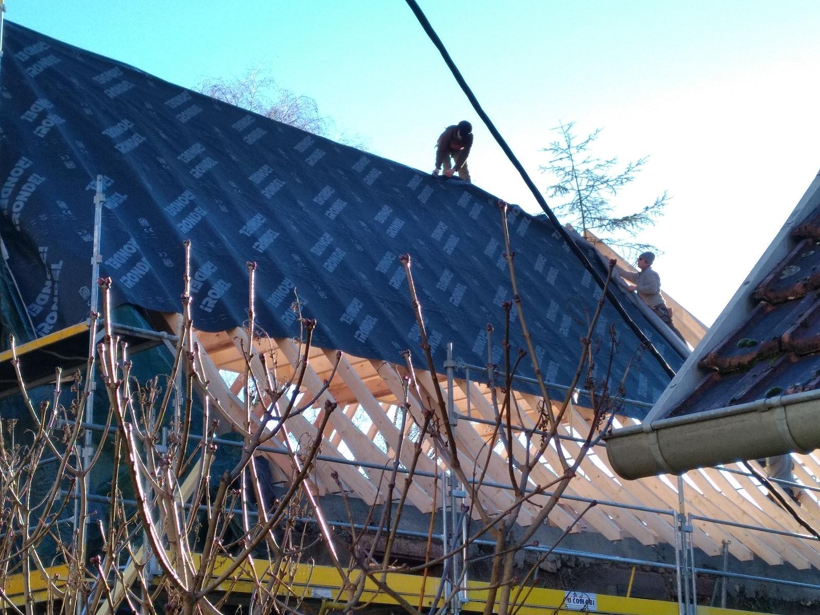 pose de film sous toiture