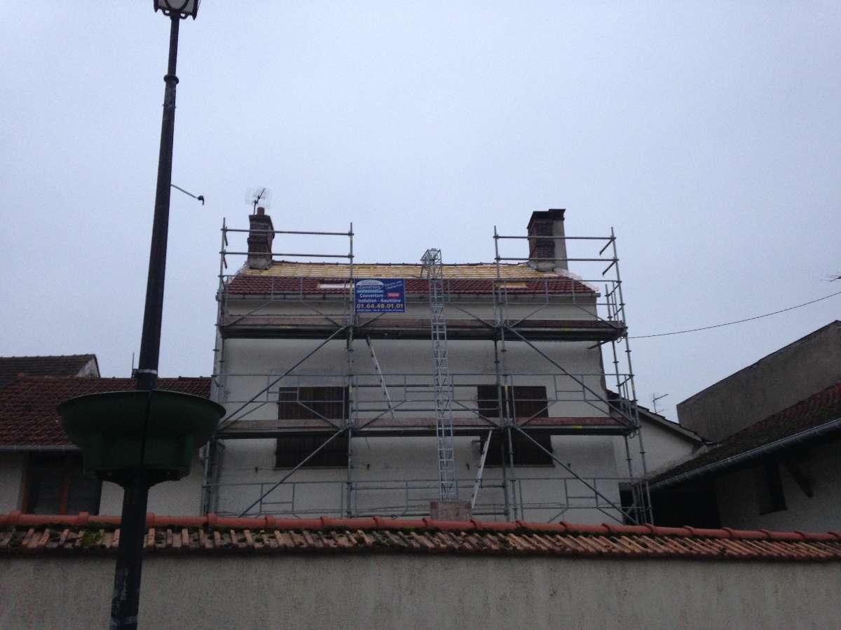 Alliances Couverture réalise la refection de toitures en tuiles