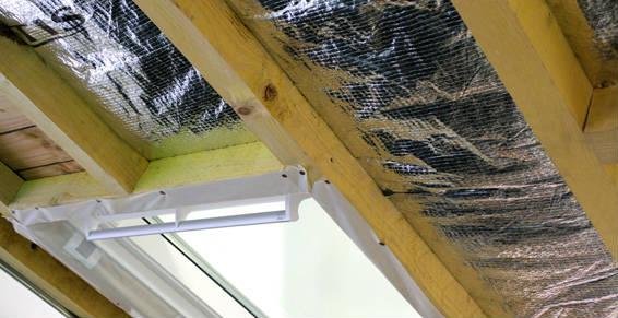 Isolation de toits par l'intérieur et par l'extérieur