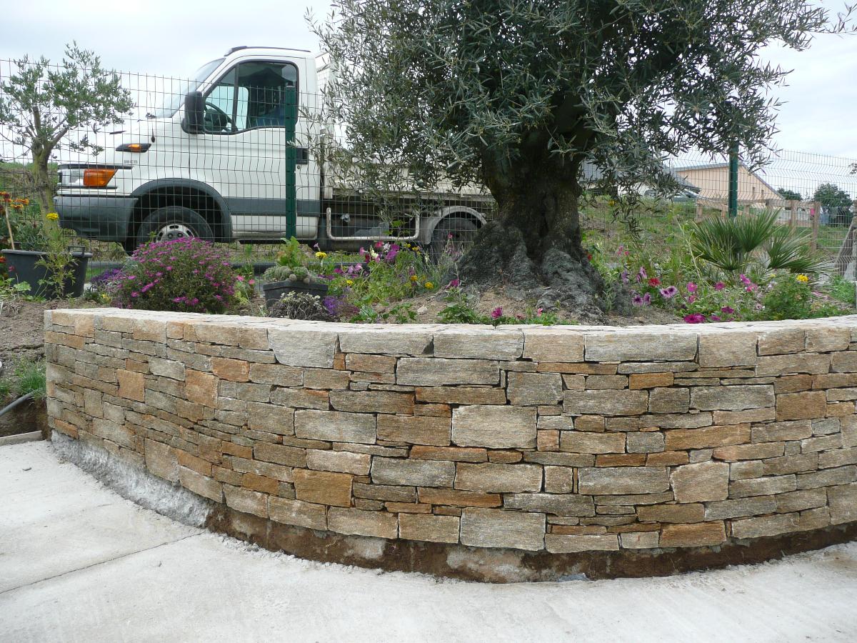 Maçonnerie de pierres sèches près de Loudéac