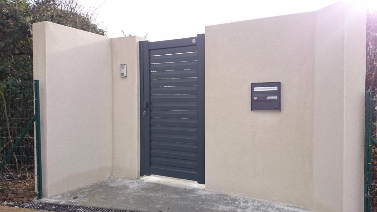 Portillon à lames horizontales