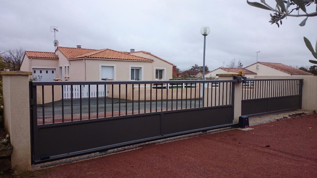 portails coulissants de St Prouant.JPG