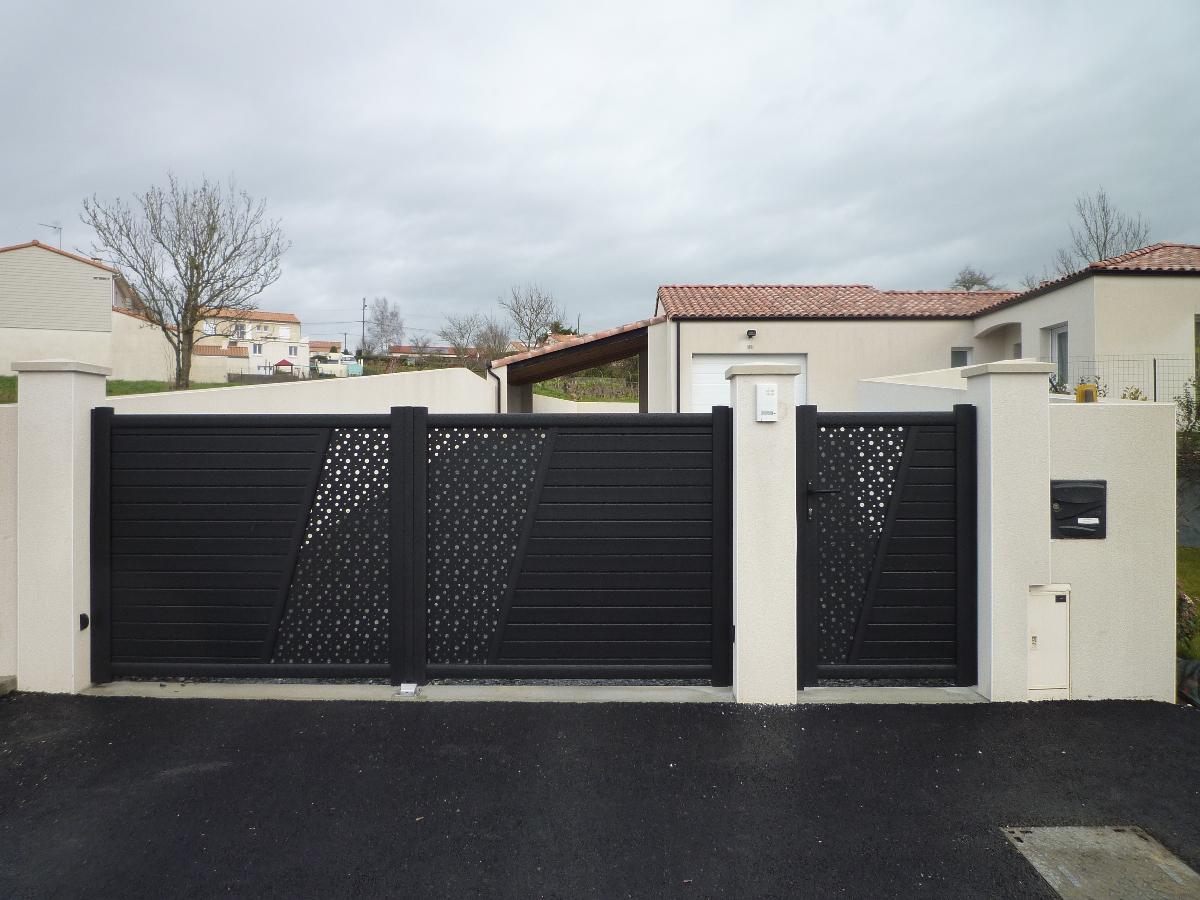 portail portillon alu St Germain de Prinçay.JPG