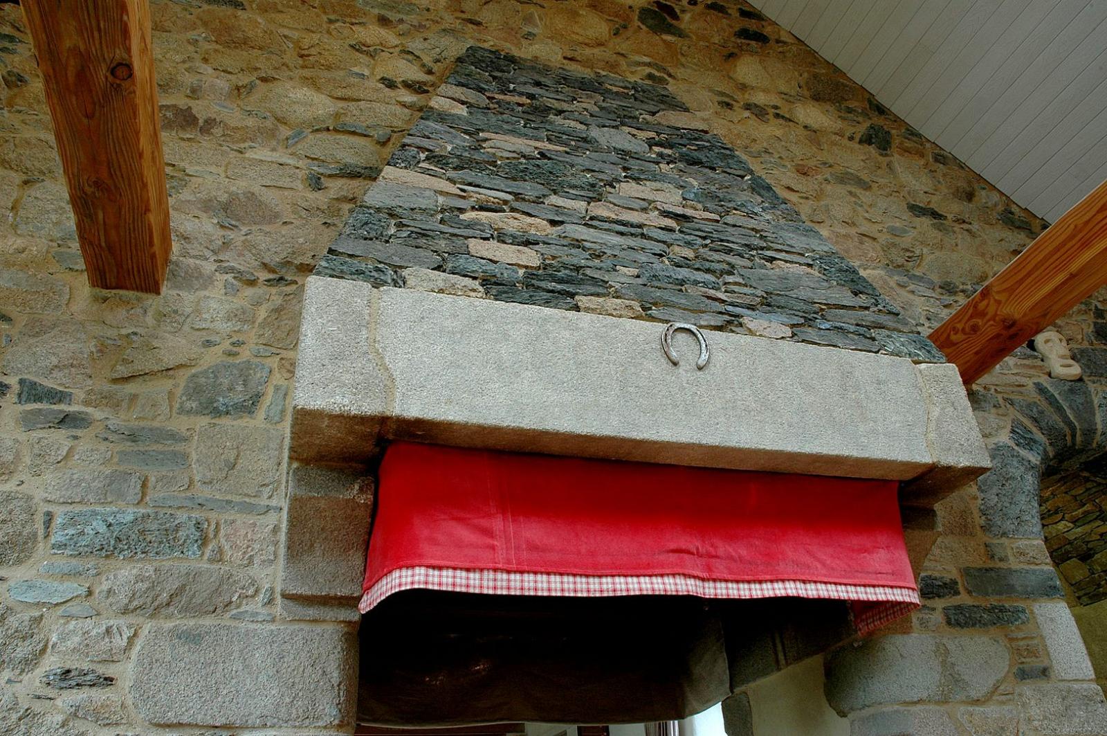 création de cheminée en pierre-maçonnerie D.Le pennec Paimpol